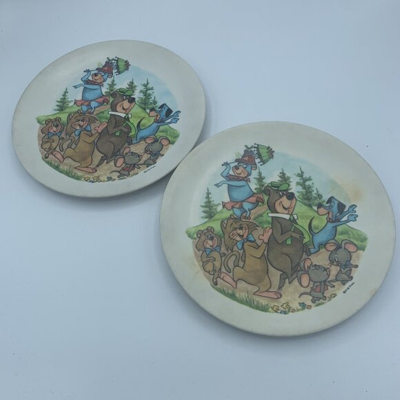 Yogi Bear and Friends Cartoon Character Plates - Set of 2 - Hanna-Barber Vintage - Picture 1 of 11